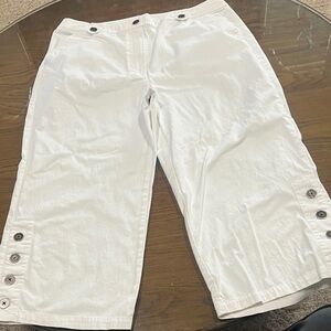Chico's White Capri Pants size 3